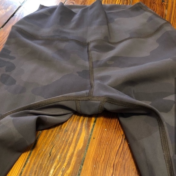 ALO camo vapor leggings - Picture 3 of 5